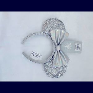 NEW - Disney Glitter Minnie Ears with bow.